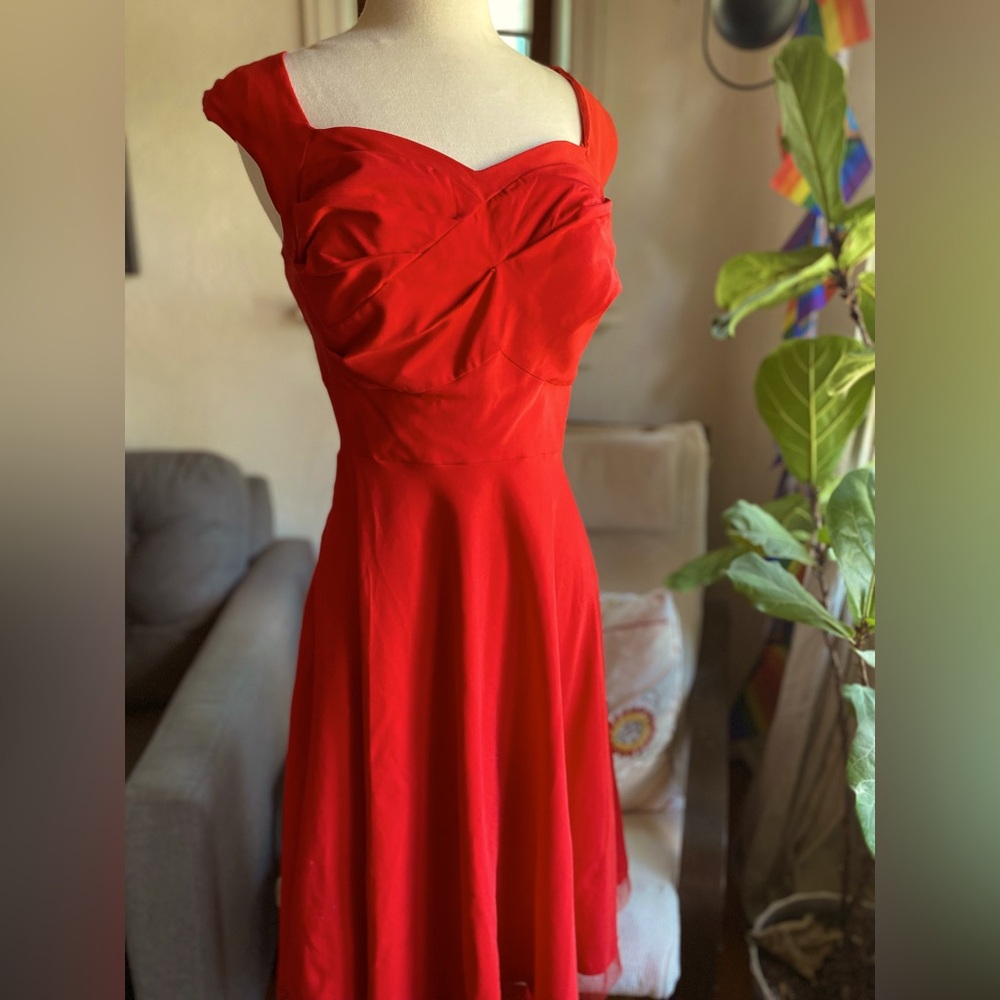 Red Sweetheart Neckline Cocktail dress - Fit and Flare, Cap Sleeves Size L